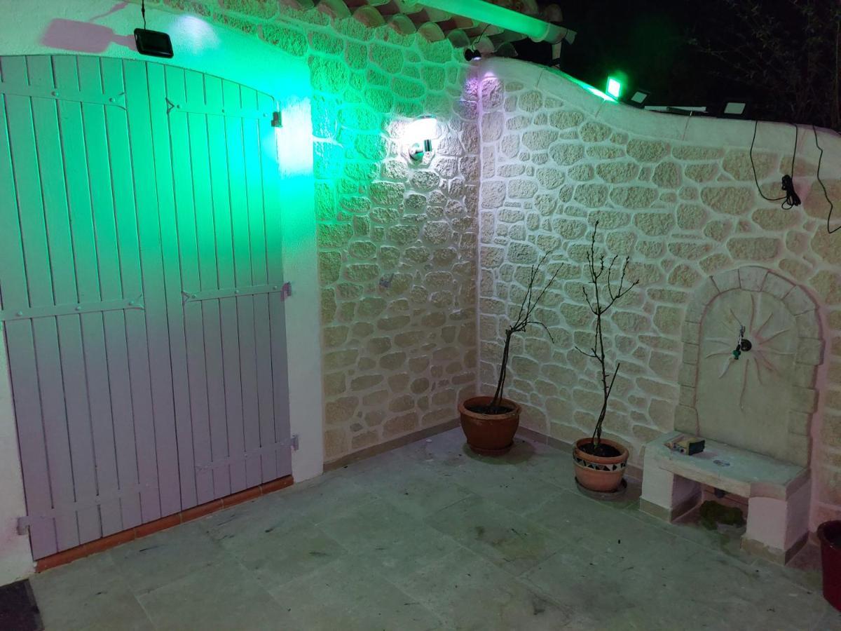 Suite 30 M2 Ideale Pour 2 Personnes Flassans-sur-Issole Екстер'єр фото